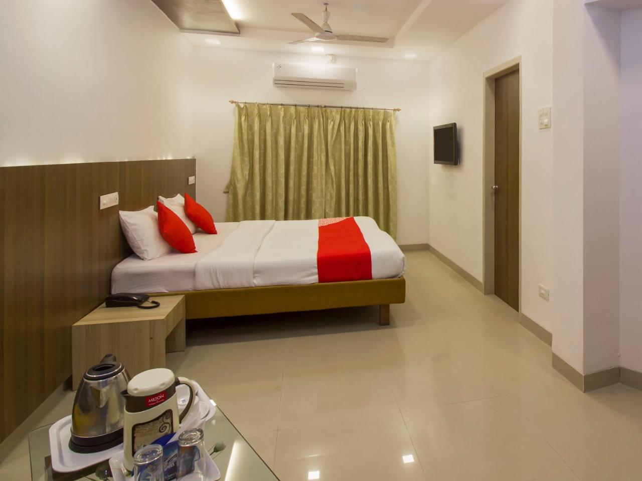 Oyo Flagship 19825 Hotel Panchratna 潘韦尔 外观 照片