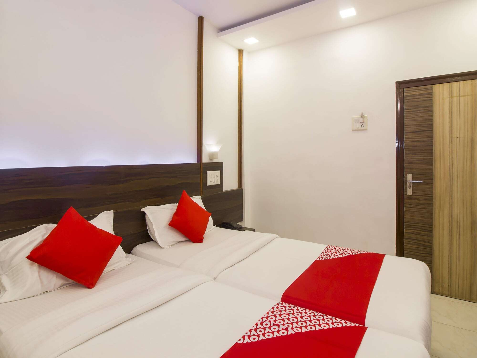 Oyo Flagship 19825 Hotel Panchratna 潘韦尔 外观 照片
